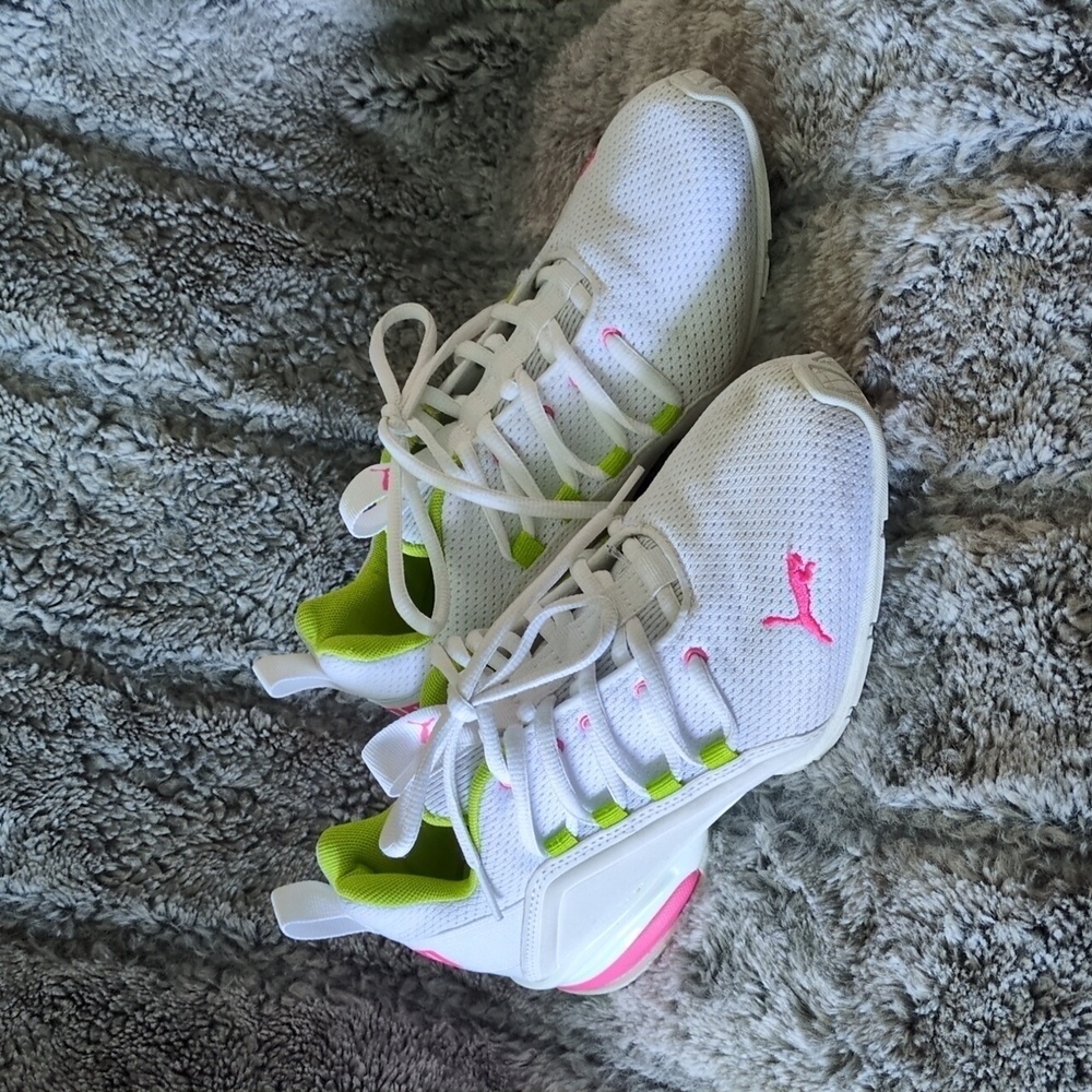 Women’s Puma Axelion Bright Cross Trainers sz 7.5​​​
